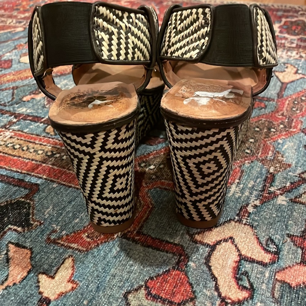 LUCKY BRAND Size 9 Koko Crisscross Platform Sandal Stretch Tribal Wedge - Picture 4 of 8